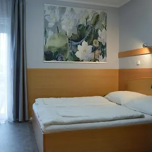 Alfréd Panzió Bed & Breakfast